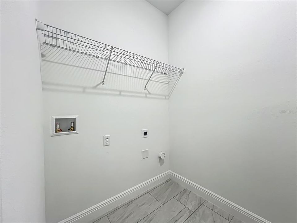 出租: $2,000 (4 贝兹, 3 浴室, 1827 平方英尺)