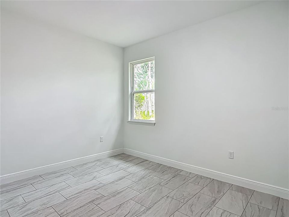 出租: $2,000 (4 贝兹, 3 浴室, 1827 平方英尺)