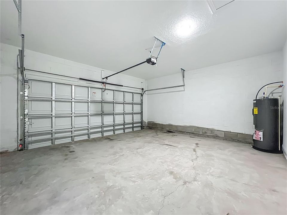 出租: $2,000 (4 贝兹, 3 浴室, 1827 平方英尺)