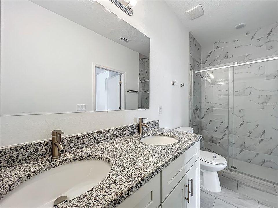 出租: $2,000 (4 贝兹, 3 浴室, 1827 平方英尺)