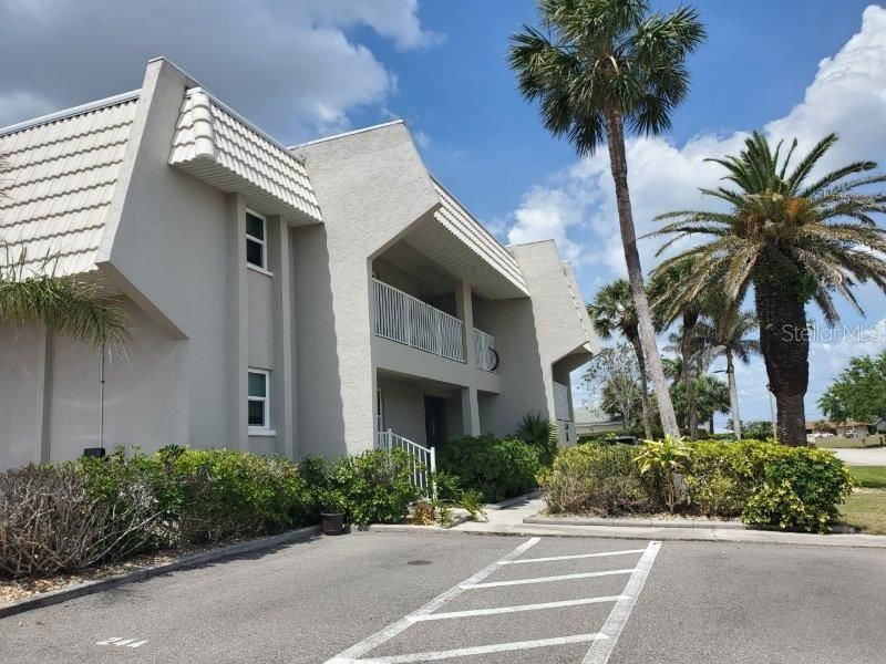 出租: $3,000 (2 贝兹, 2 浴室, 1024 平方英尺)