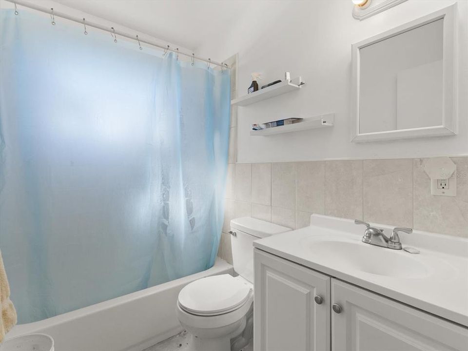 合同活跃: $415,000 (4 贝兹, 3 浴室, 1786 平方英尺)