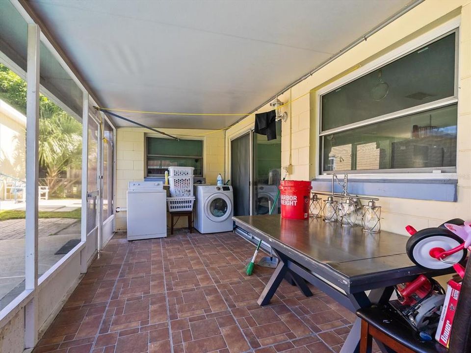 合同活跃: $415,000 (4 贝兹, 3 浴室, 1786 平方英尺)