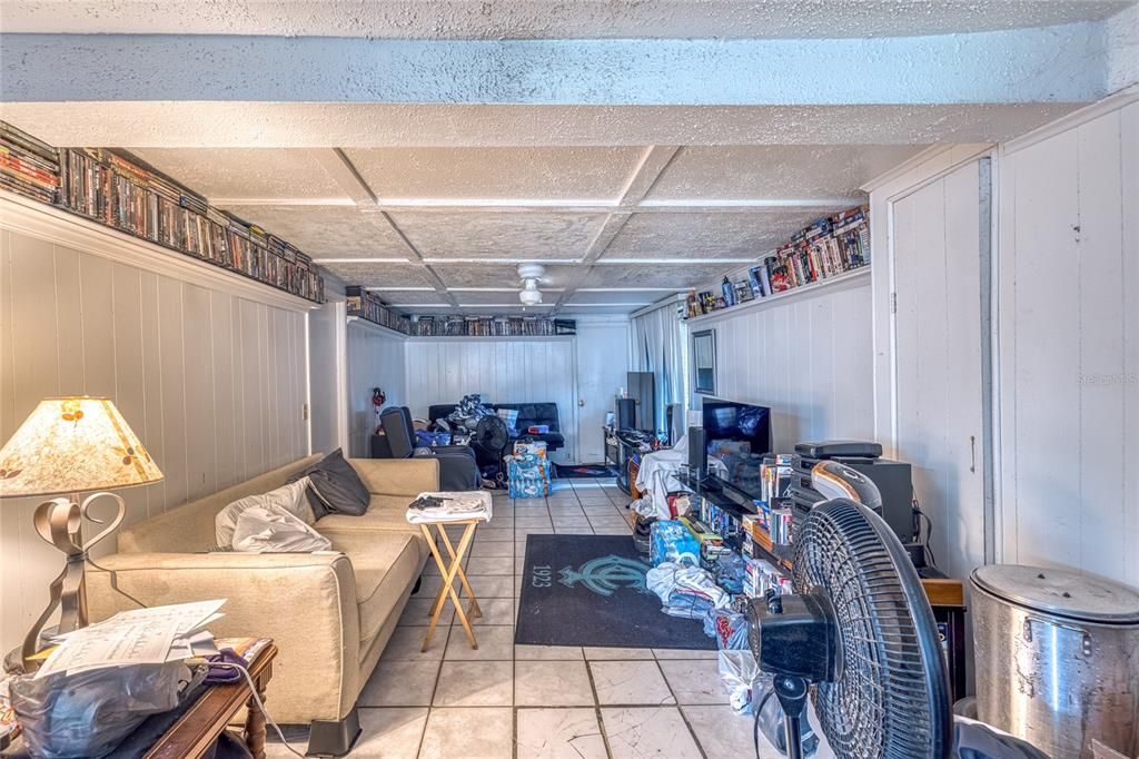 For Sale: $200,000 (2 beds, 1 baths, 1211 Square Feet)