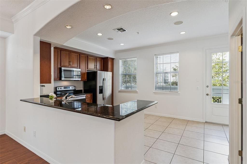 待售: $599,000 (3 贝兹, 3 浴室, 2037 平方英尺)