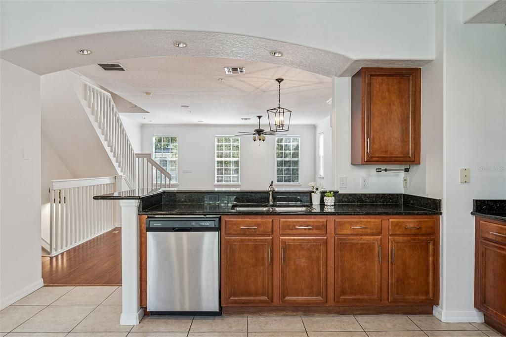 待售: $599,000 (3 贝兹, 3 浴室, 2037 平方英尺)