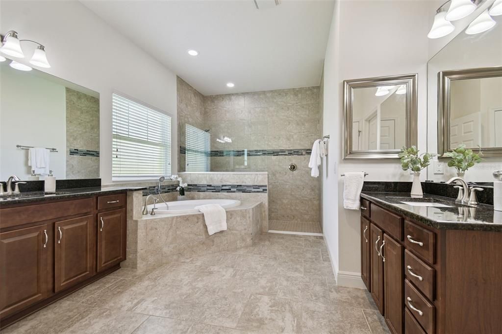 En Venta: $699,000 (4 camas, 3 baños, 3160 Pies cuadrados)