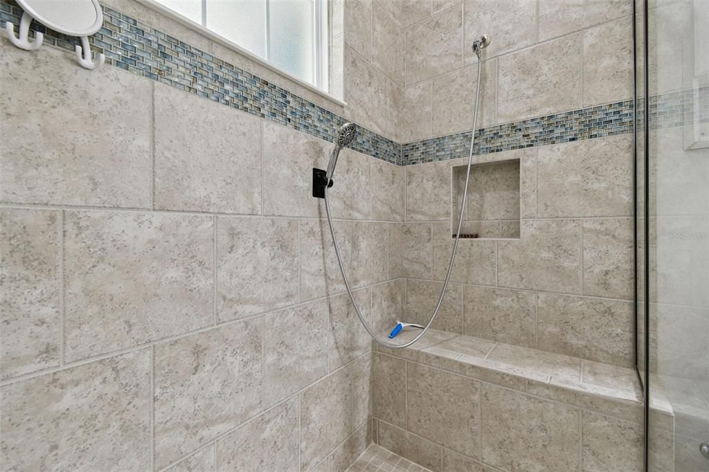 En Venta: $699,000 (4 camas, 3 baños, 3160 Pies cuadrados)