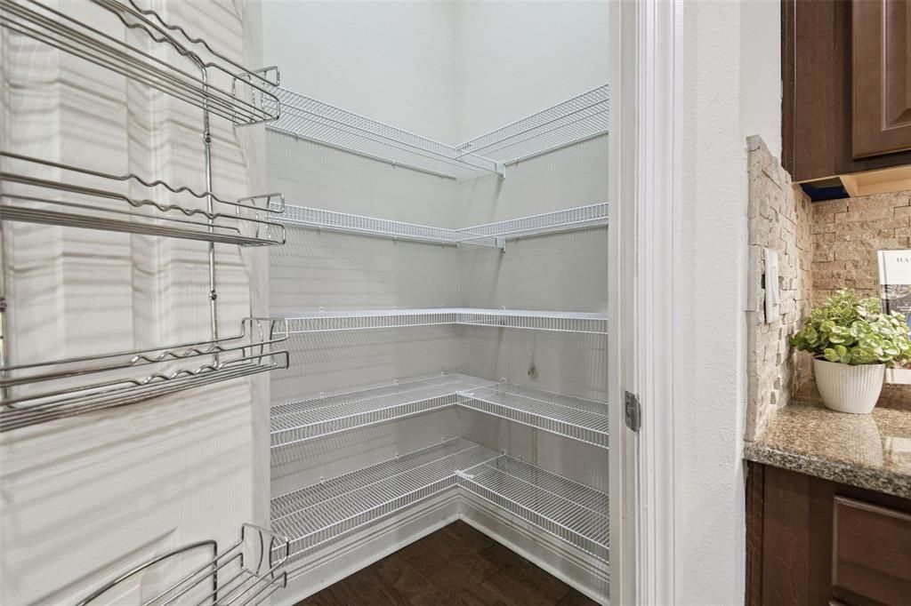 En Venta: $699,000 (4 camas, 3 baños, 3160 Pies cuadrados)