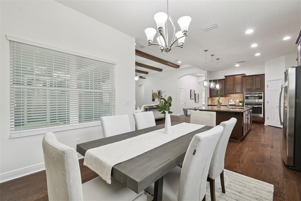 En Venta: $699,000 (4 camas, 3 baños, 3160 Pies cuadrados)