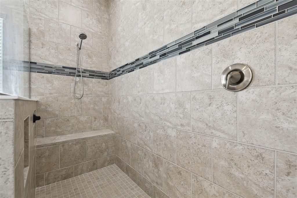 En Venta: $699,000 (4 camas, 3 baños, 3160 Pies cuadrados)