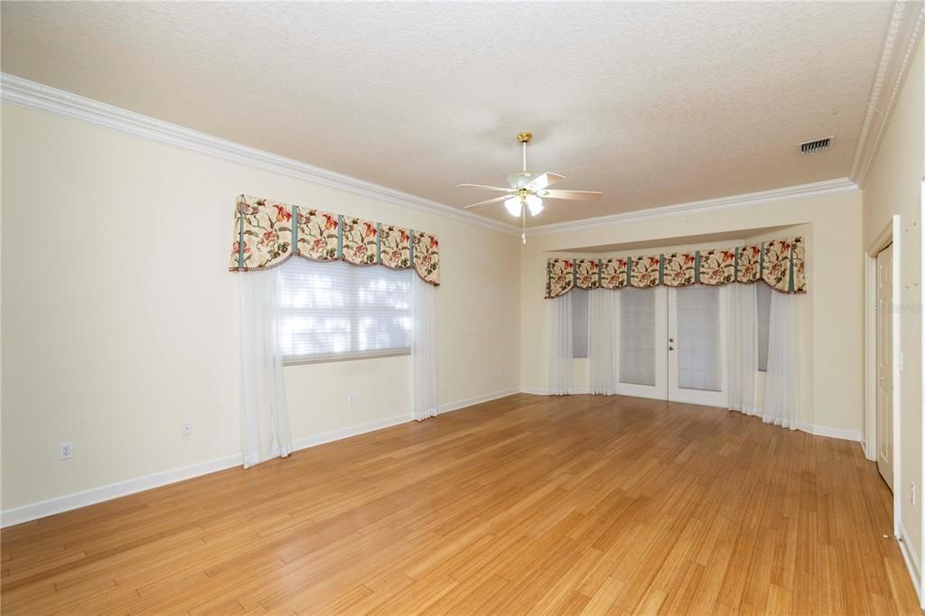 For Sale: $925,000 (5 beds, 3 baths, 4774 Square Feet)