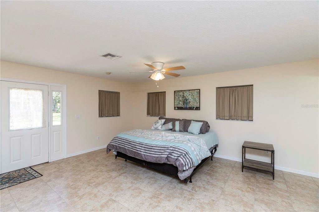 For Sale: $925,000 (5 beds, 3 baths, 4774 Square Feet)