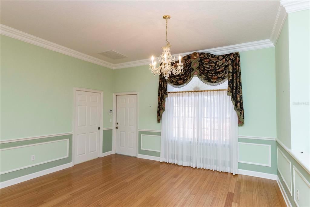 For Sale: $925,000 (5 beds, 3 baths, 4774 Square Feet)