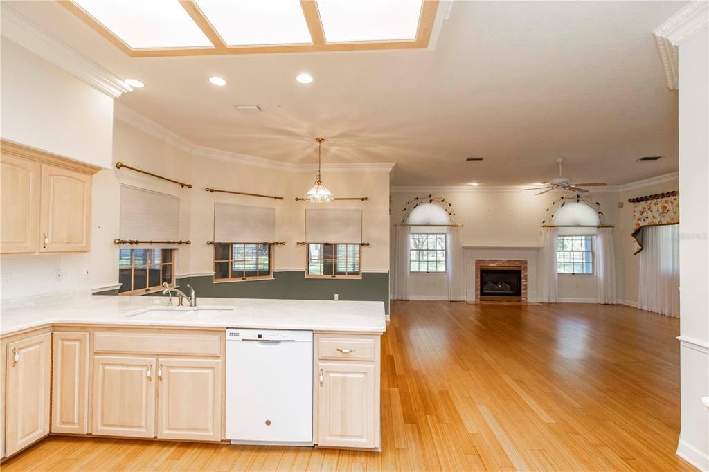 For Sale: $925,000 (5 beds, 3 baths, 4774 Square Feet)