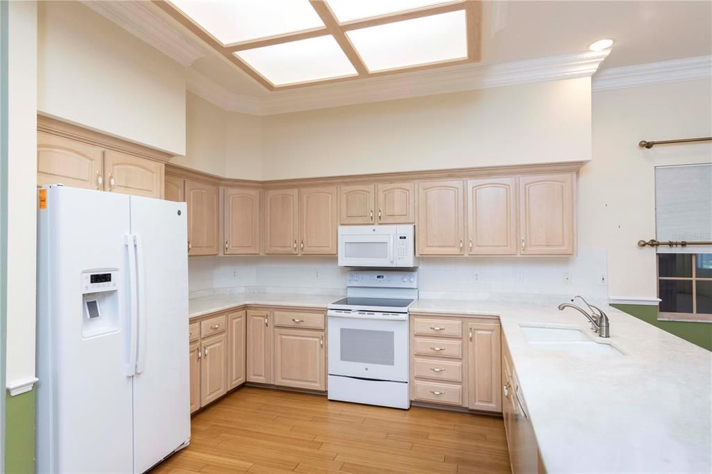 For Sale: $925,000 (5 beds, 3 baths, 4774 Square Feet)