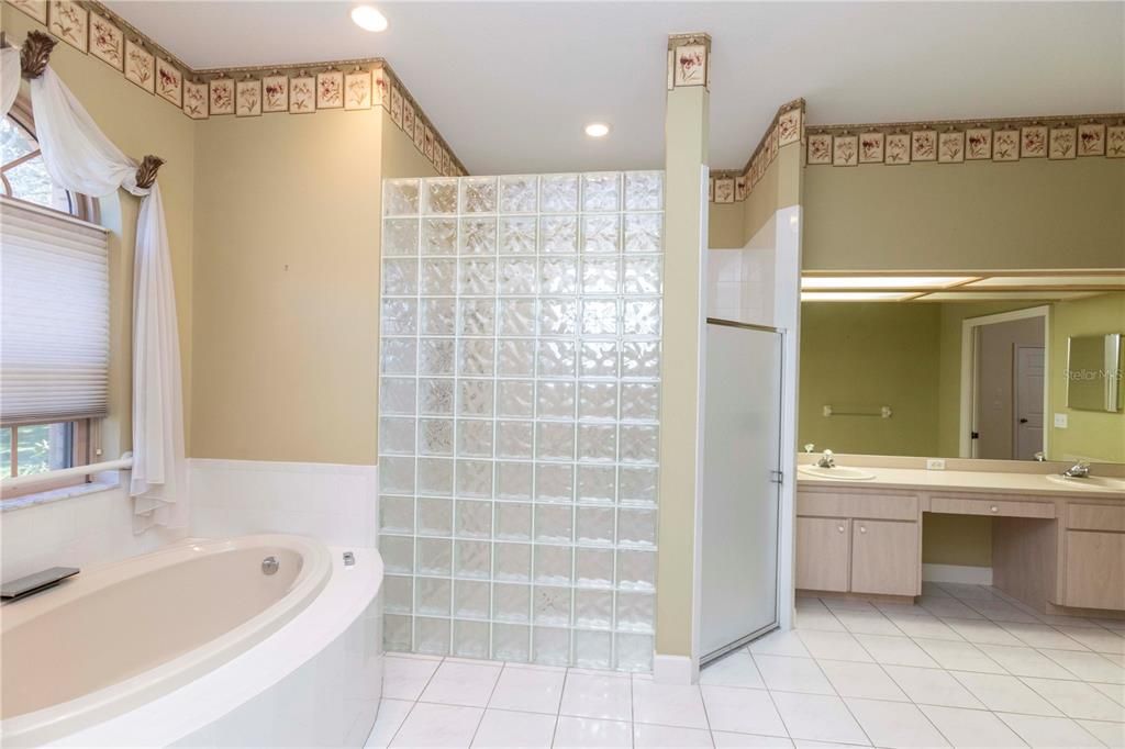 For Sale: $925,000 (5 beds, 3 baths, 4774 Square Feet)