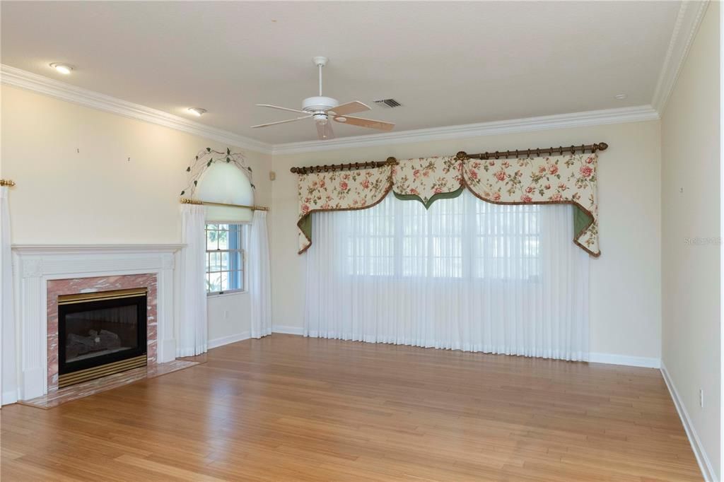 For Sale: $925,000 (5 beds, 3 baths, 4774 Square Feet)