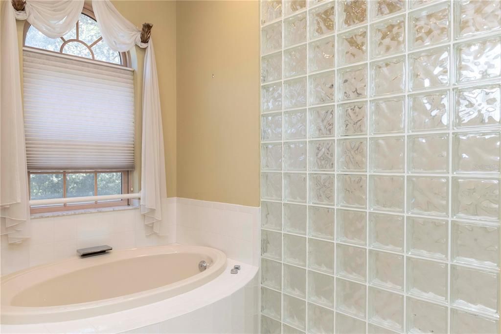 For Sale: $925,000 (5 beds, 3 baths, 4774 Square Feet)