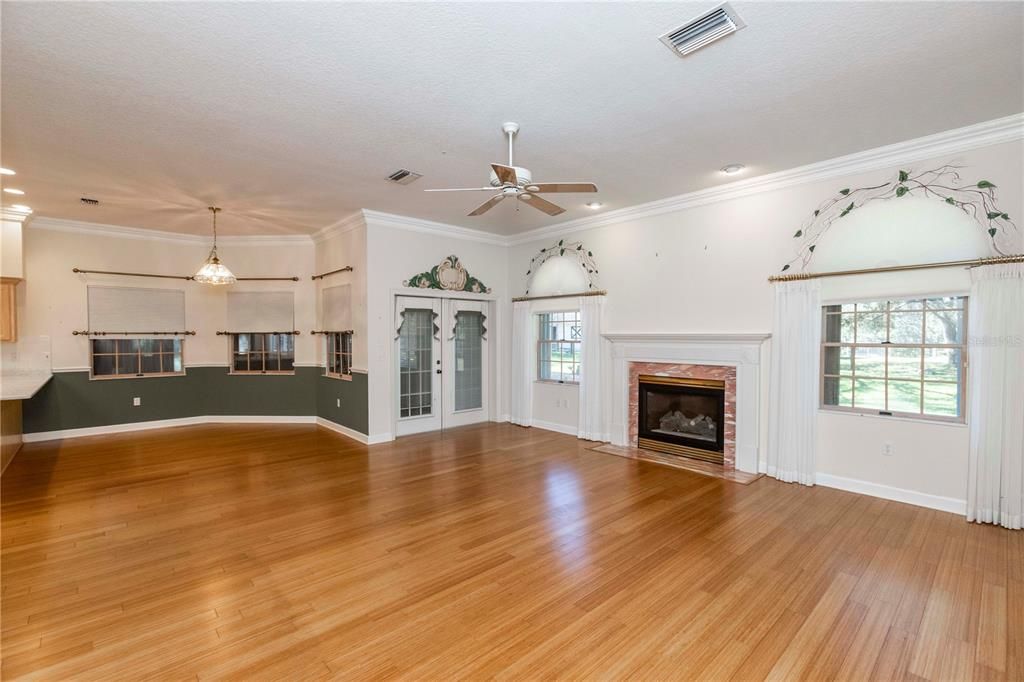 For Sale: $925,000 (5 beds, 3 baths, 4774 Square Feet)