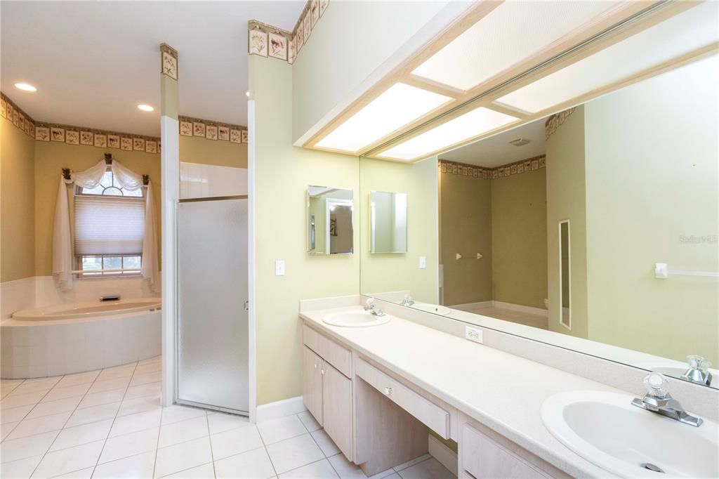 For Sale: $925,000 (5 beds, 3 baths, 4774 Square Feet)