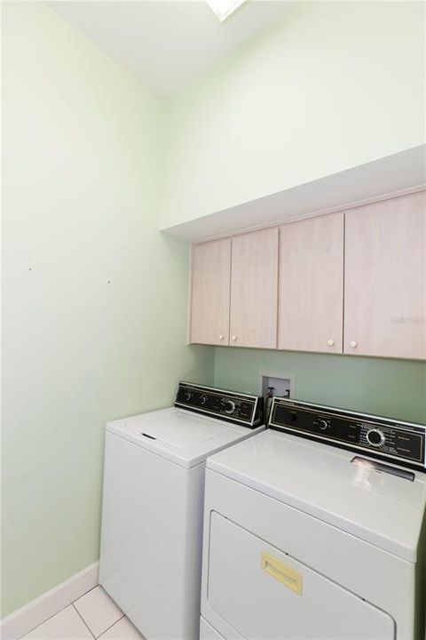 For Sale: $925,000 (5 beds, 3 baths, 4774 Square Feet)