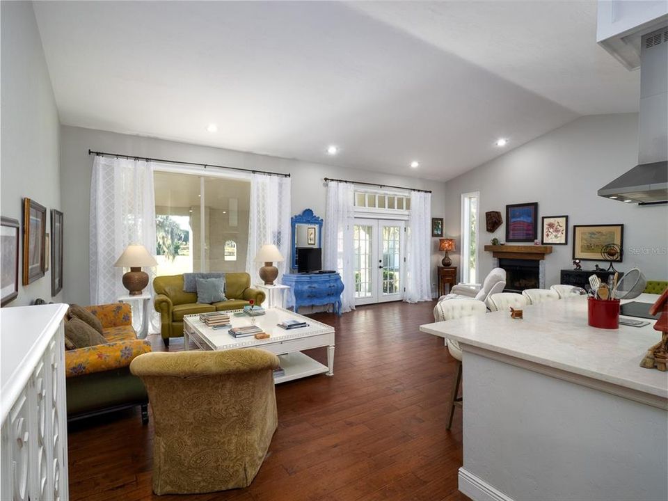 En Venta: $1,100,000 (3 camas, 2 baños, 2065 Pies cuadrados)