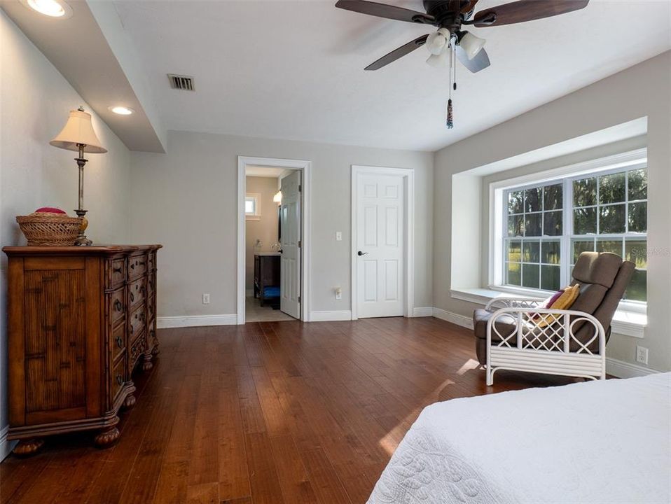 En Venta: $1,100,000 (3 camas, 2 baños, 2065 Pies cuadrados)