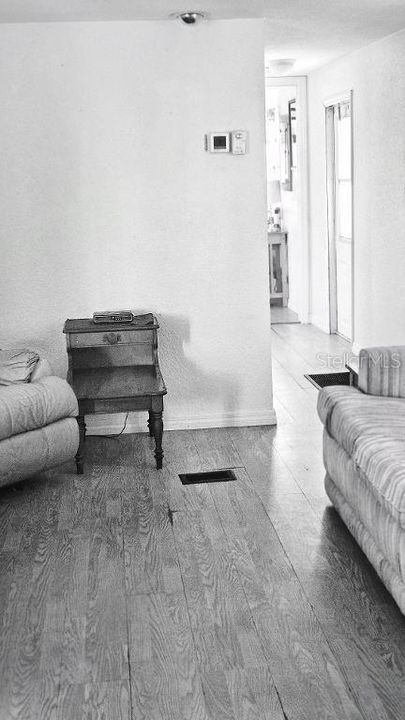 For Sale: $115,000 (3 beds, 1 baths, 588 Square Feet)