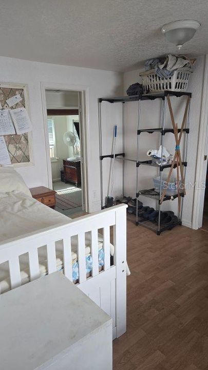 For Sale: $115,000 (3 beds, 1 baths, 588 Square Feet)