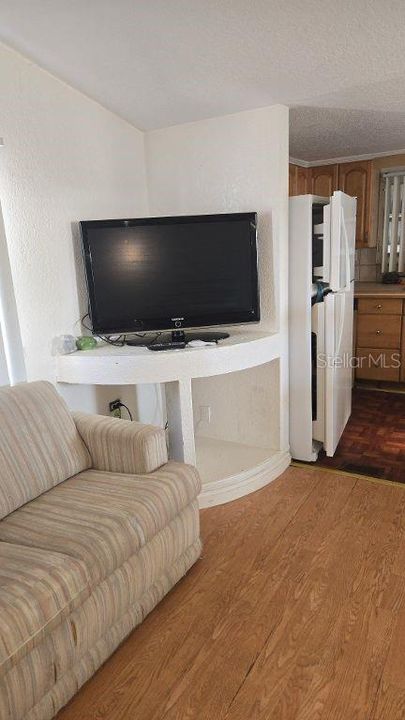 For Sale: $115,000 (3 beds, 1 baths, 588 Square Feet)