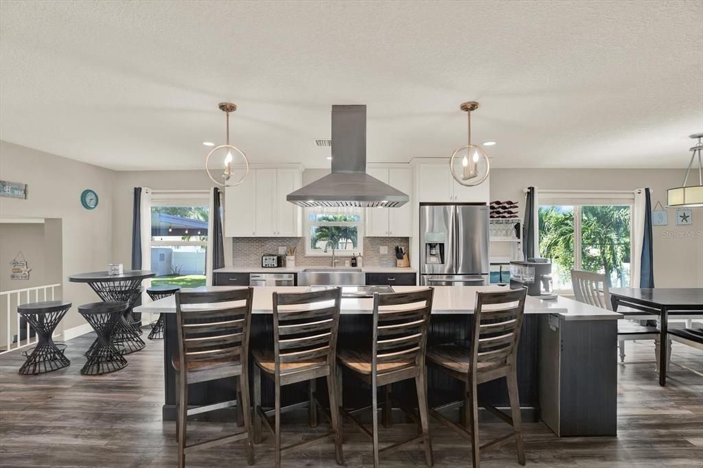 合同活跃: $850,000 (4 贝兹, 3 浴室, 2409 平方英尺)