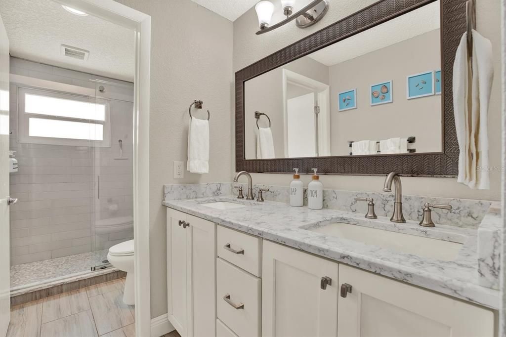 合同活跃: $850,000 (4 贝兹, 3 浴室, 2409 平方英尺)