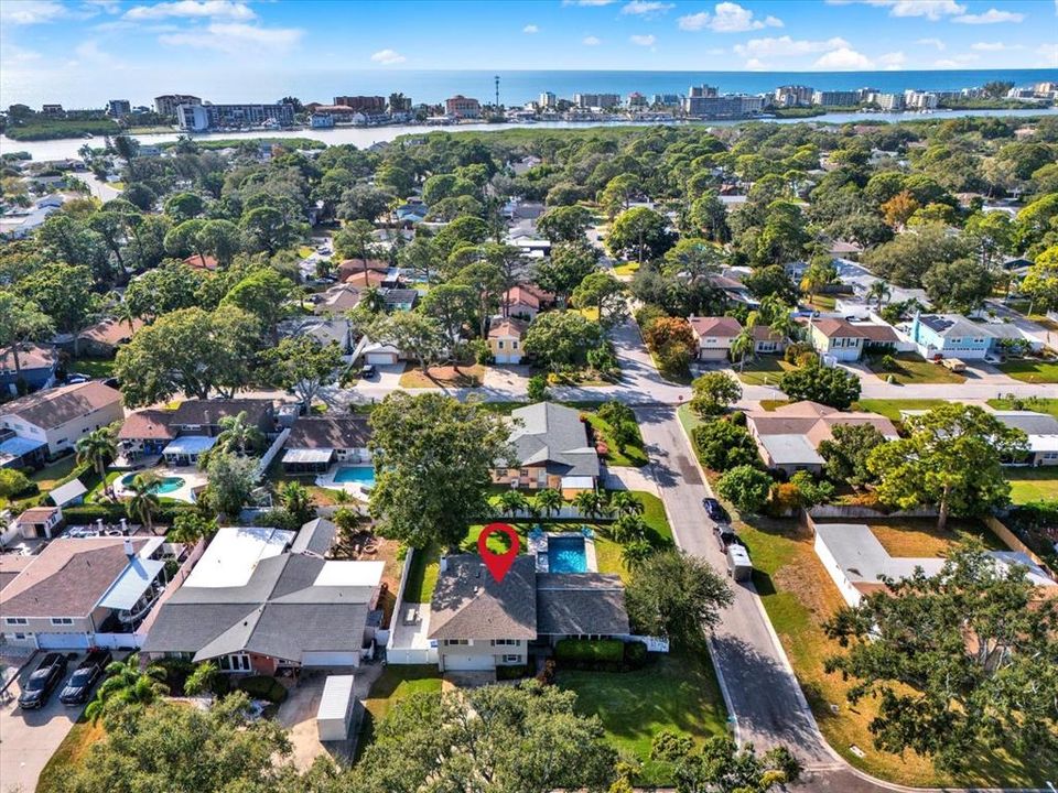 合同活跃: $850,000 (4 贝兹, 3 浴室, 2409 平方英尺)