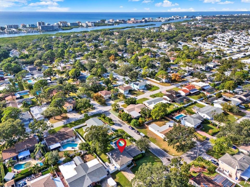 合同活跃: $850,000 (4 贝兹, 3 浴室, 2409 平方英尺)