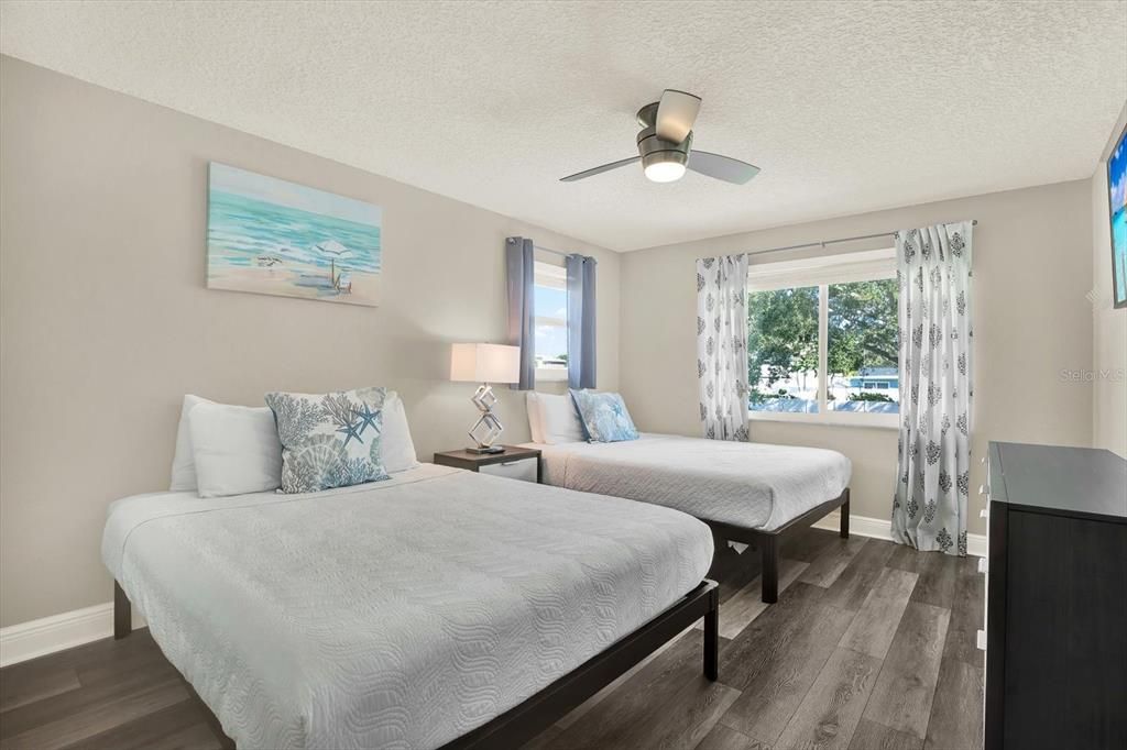 合同活跃: $850,000 (4 贝兹, 3 浴室, 2409 平方英尺)