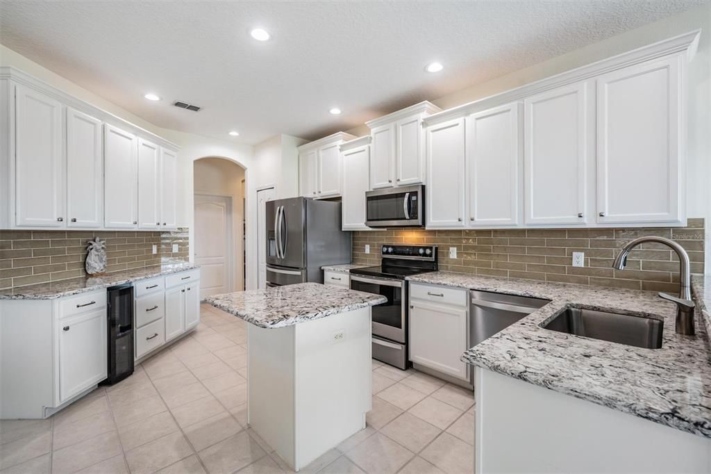 Под контрактом: $515,000 (3 спален, 2 ванн, 2118 Квадратных фут)