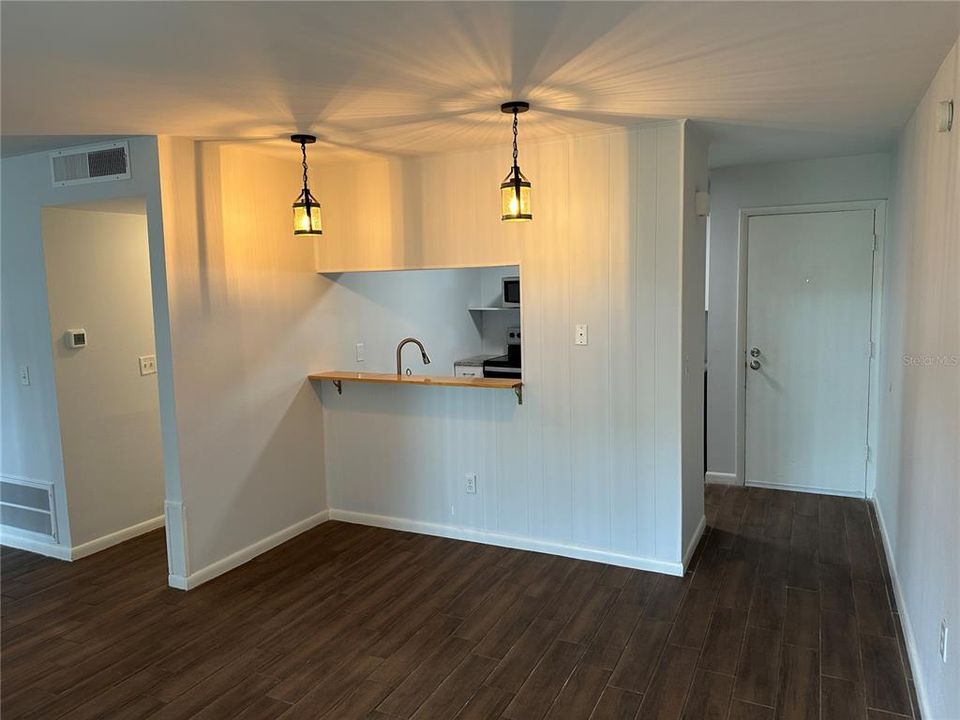For Rent: $1,250 (1 beds, 1 baths, 543 Square Feet)