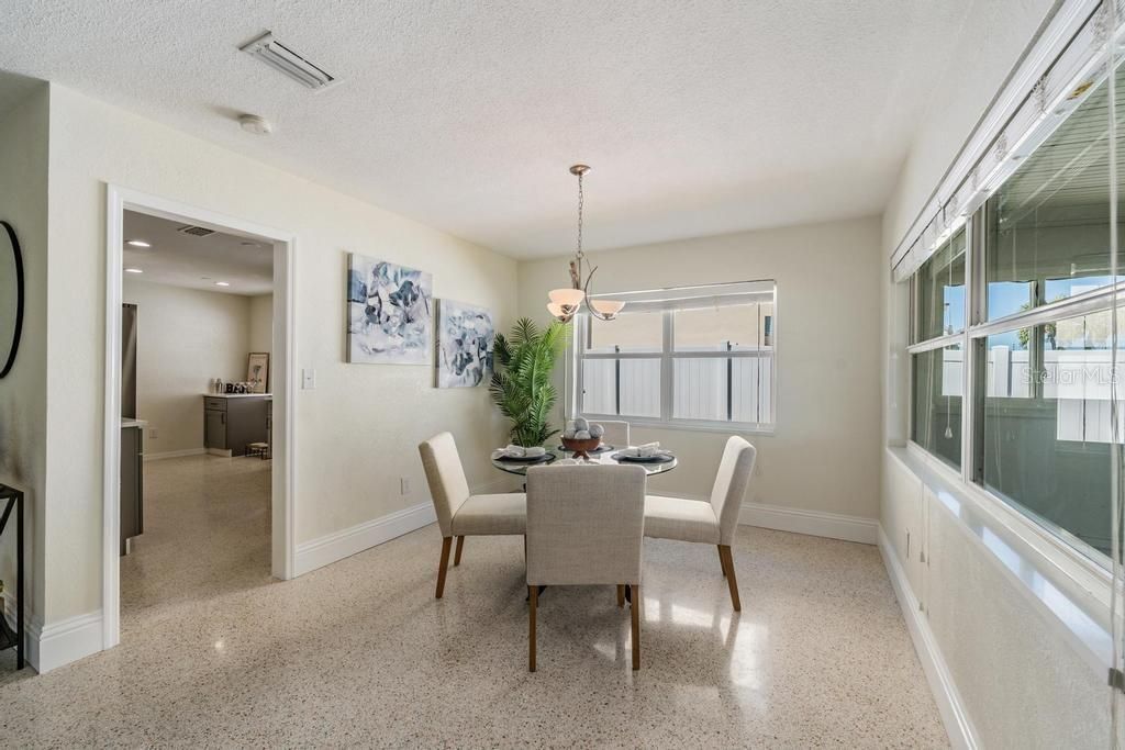 En Venta: $1,125,000 (3 camas, 2 baños, 1572 Pies cuadrados)