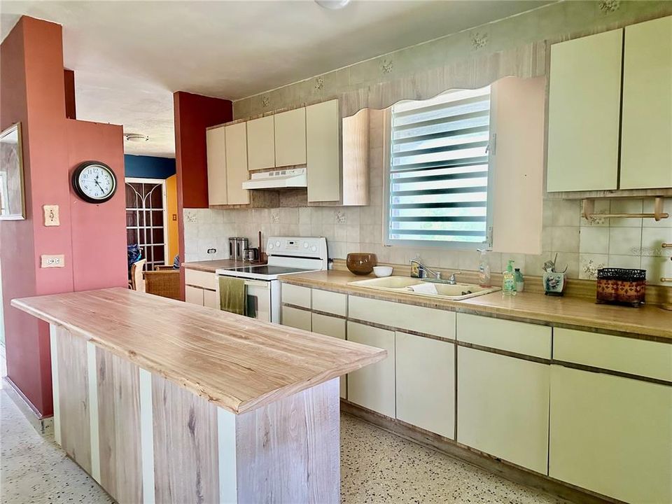 For Sale: $475,000 (7 beds, 4 baths, 0 Square Feet)