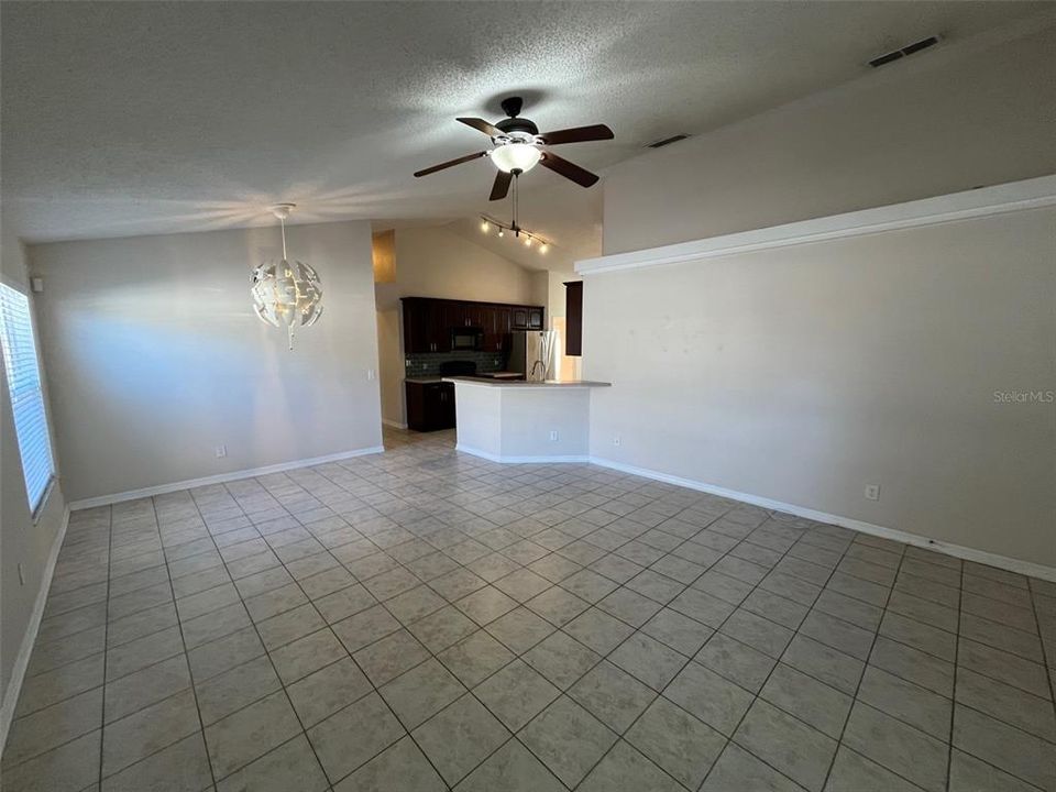 出租: $2,067 (3 贝兹, 2 浴室, 1459 平方英尺)