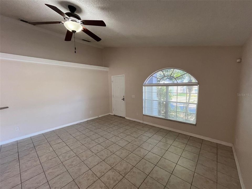 出租: $2,067 (3 贝兹, 2 浴室, 1459 平方英尺)