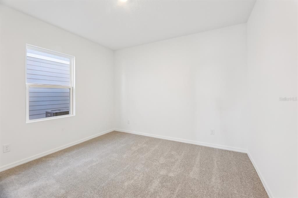 合同活跃: $499,990 (4 贝兹, 2 浴室, 1906 平方英尺)