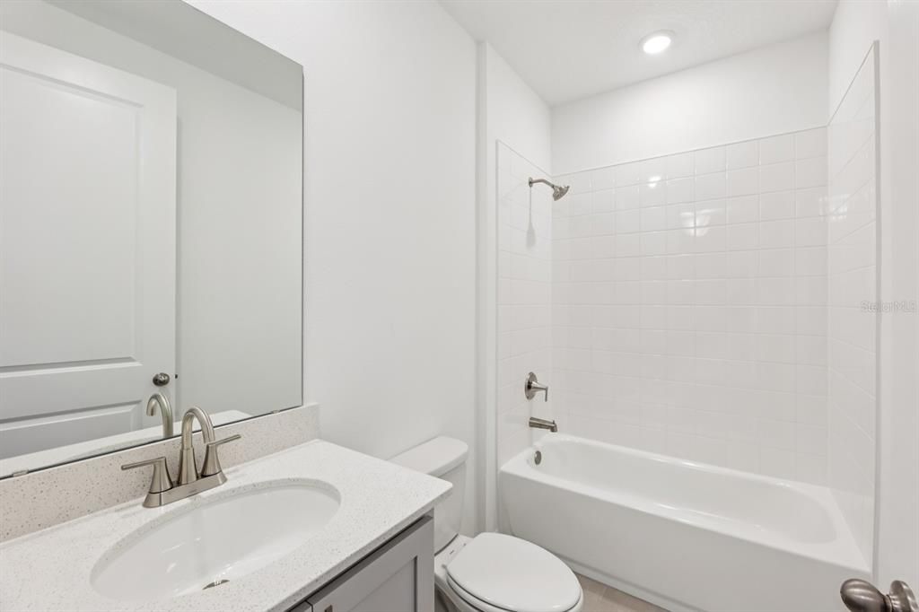 合同活跃: $499,990 (4 贝兹, 2 浴室, 1906 平方英尺)