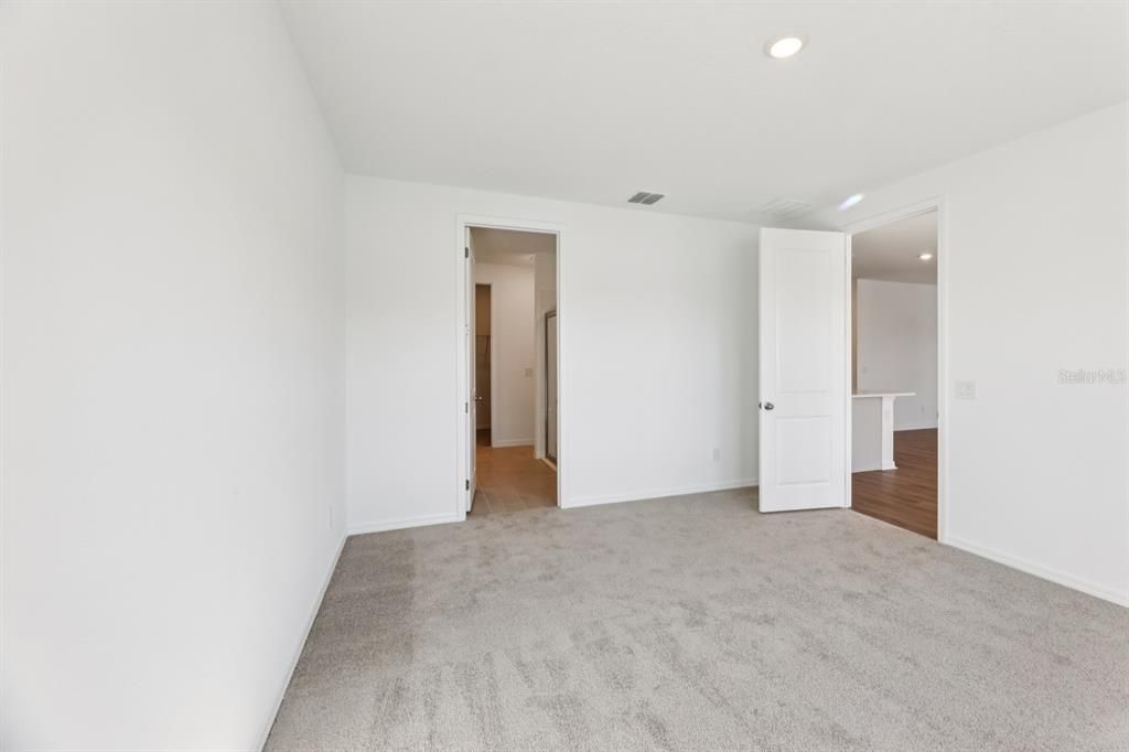 合同活跃: $499,990 (4 贝兹, 2 浴室, 1906 平方英尺)