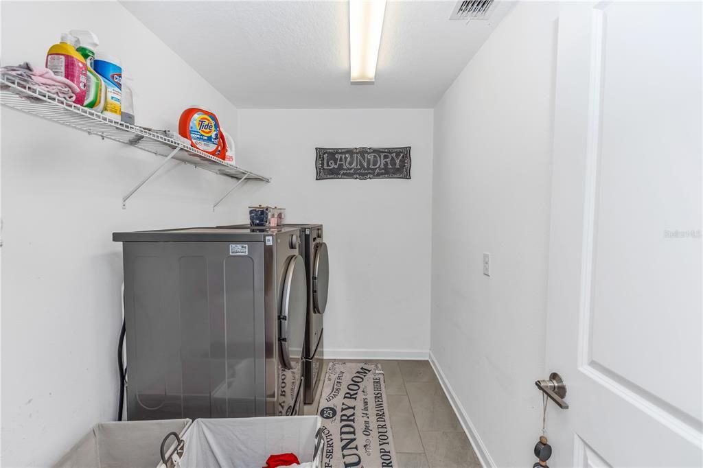 For Sale: $680,000 (5 beds, 4 baths, 3949 Square Feet)