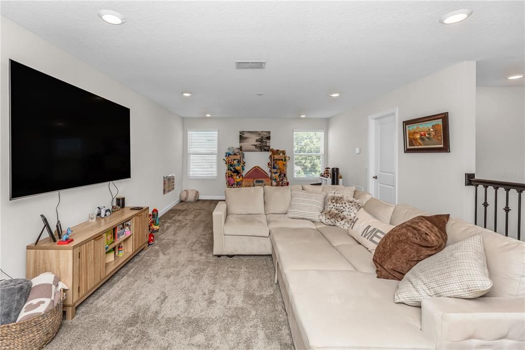 For Sale: $680,000 (5 beds, 4 baths, 3949 Square Feet)