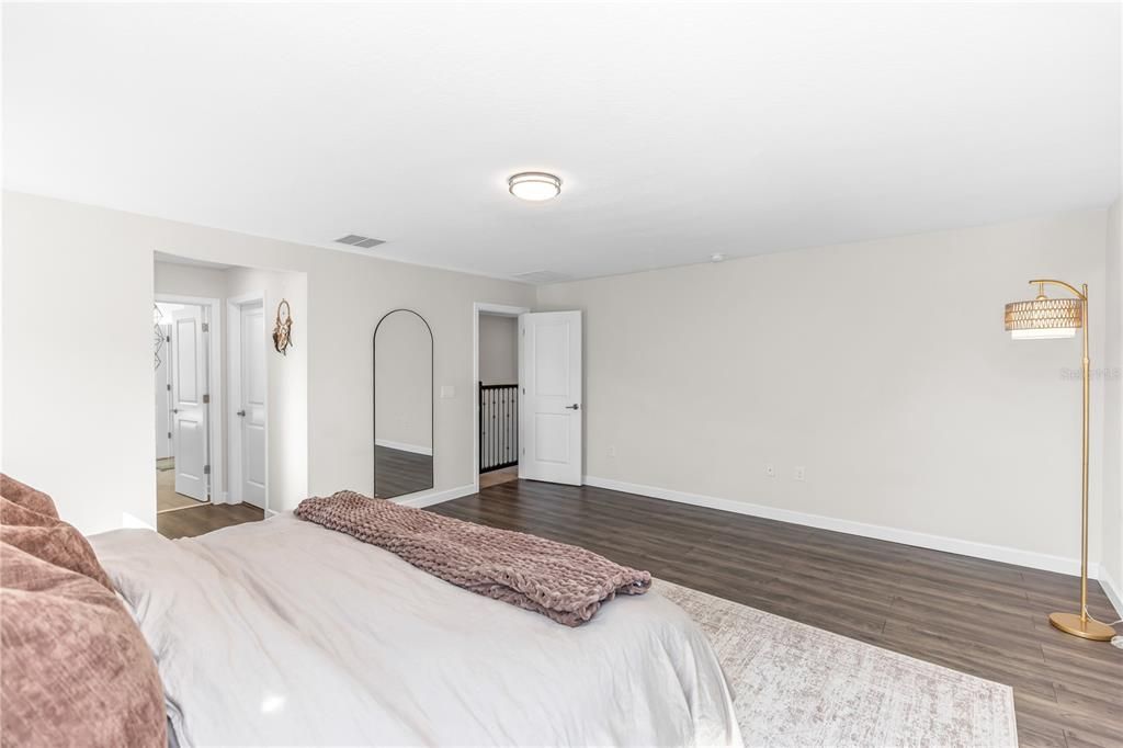 For Sale: $680,000 (5 beds, 4 baths, 3949 Square Feet)