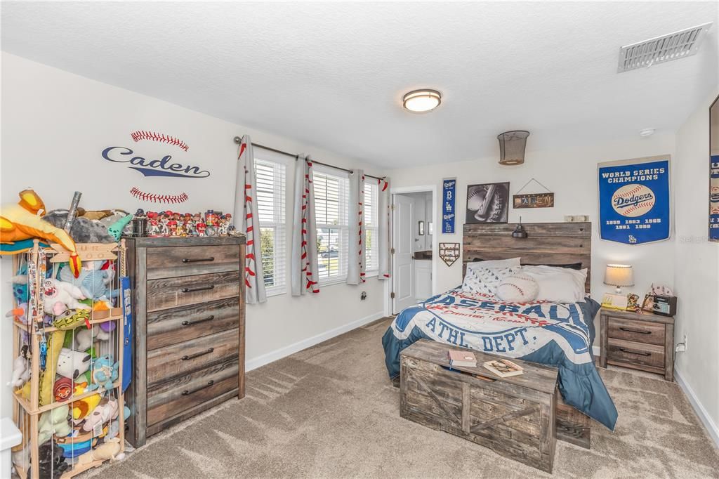 For Sale: $680,000 (5 beds, 4 baths, 3949 Square Feet)