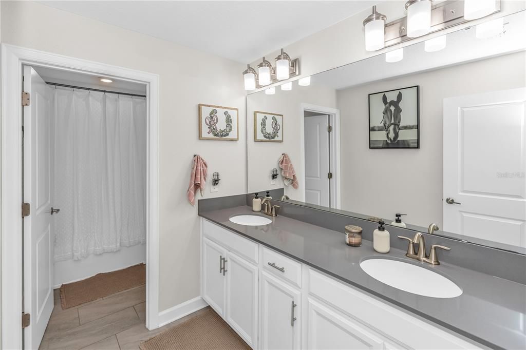 For Sale: $680,000 (5 beds, 4 baths, 3949 Square Feet)